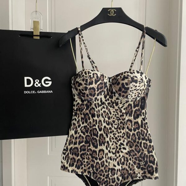 réplica,joyas,joyería,1:1,replica,fake,lujo,barato El nuevo traje de baño dividido de Dg Dior es adecuado para varios escenarios: playa, piscina, aguas termales, parque acuático, rafting.