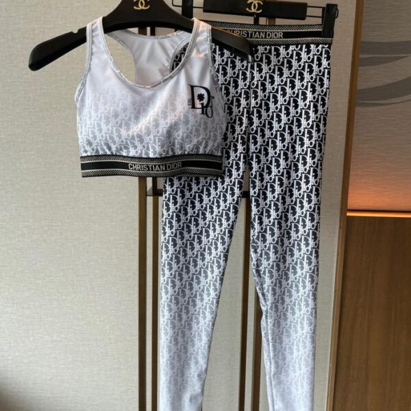 réplica,joyas,joyería,1:1,replica,fake,lujo,barato El nuevo traje deportivo de yoga fitness de alta elasticidad de Dior