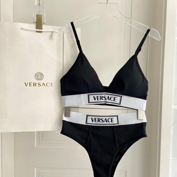 réplica,joyas,joyería,1:1,replica,fake,lujo,barato El bikini dividido de Versace es un traje de baño adecuado para diversos escenarios: playa, piscina, aguas termales, parque acuático, rafting.