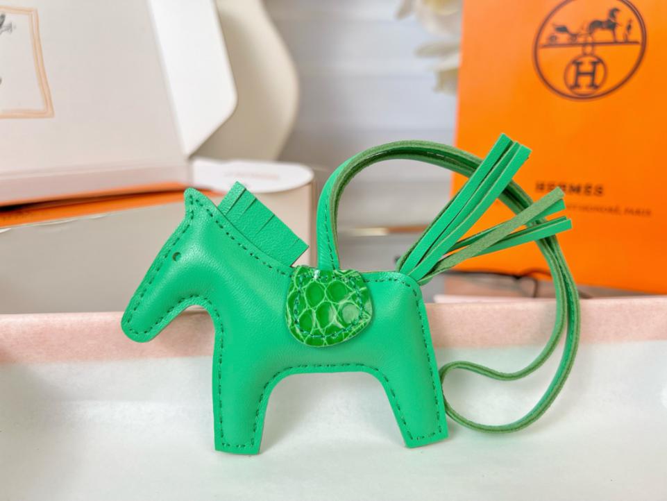 réplica,joyas,joyería,1:1,replica,fake,lujo,barato réplica,joyas,joyería,1:1,replica,fake,lujo,barato Colgante y llavero original de bolso HERMES Rodeo pegase de alta calidad hechos con costuras hechas a mano