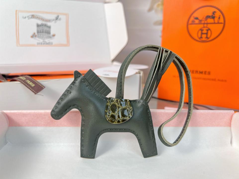 réplica,joyas,joyería,1:1,replica,fake,lujo,barato réplica,joyas,joyería,1:1,replica,fake,lujo,barato Colgante y llavero original de bolso HERMES Rodeo pegase de alta calidad hechos con costuras hechas a mano