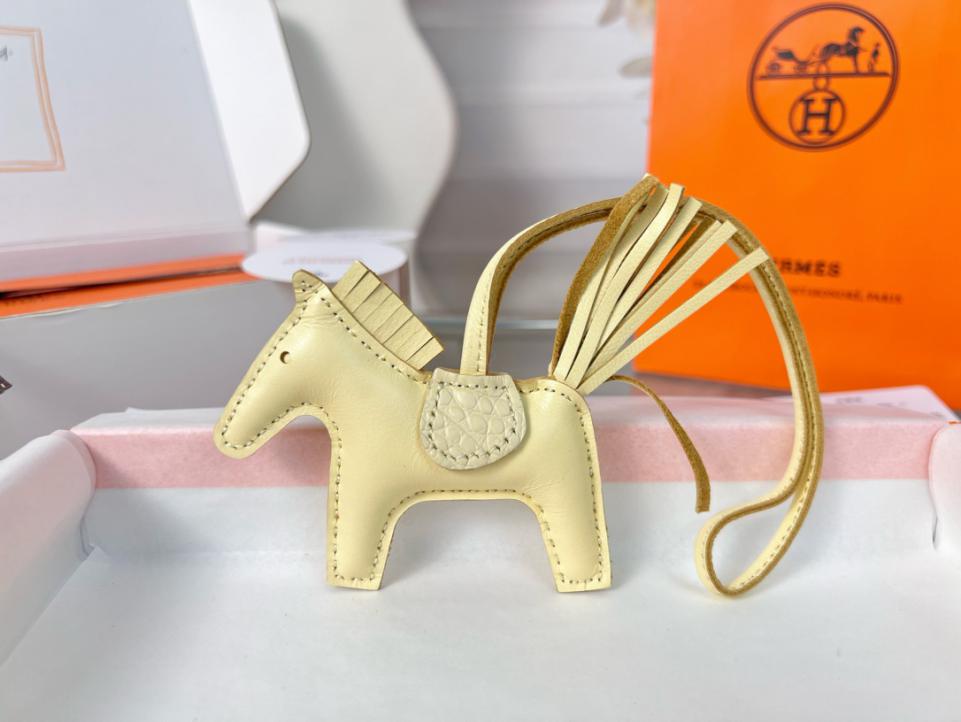 réplica,joyas,joyería,1:1,replica,fake,lujo,barato réplica,joyas,joyería,1:1,replica,fake,lujo,barato Colgante y llavero original de bolso HERMES Rodeo pegase de alta calidad hechos con costuras hechas a mano
