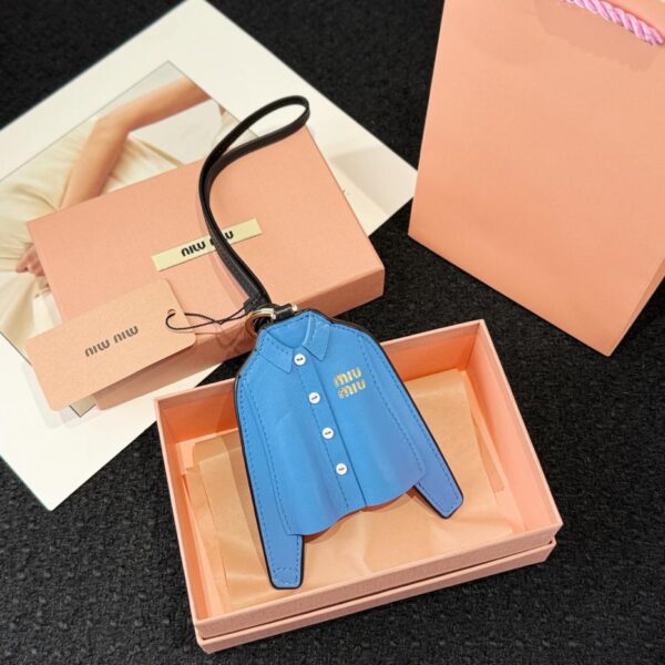 réplica,joyas,joyería,1:1,replica,fake,lujo,barato Colgante de cordón de camisa azul de cuero MIUMIU