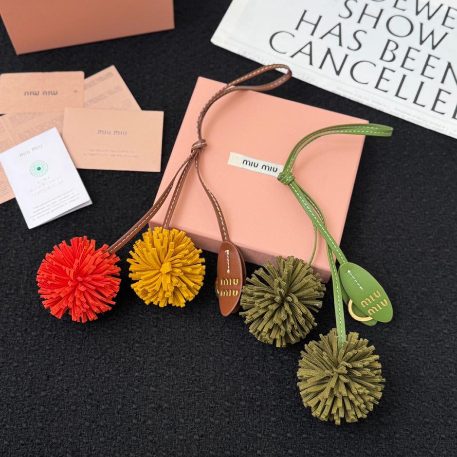 réplica,joyas,joyería,1:1,replica,fake,lujo,barato réplica,joyas,joyería,1:1,replica,fake,lujo,barato Colgante de bolso con pompones de piel nobuk MIUMIU 2 colores