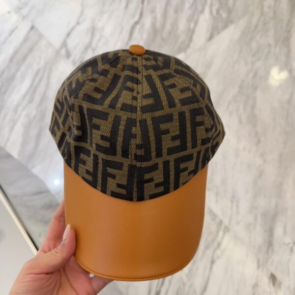 réplica,joyas,joyería,1:1,replica,fake,lujo,barato Gorra de béisbol con borde de cuero de primavera y verano de Fendi