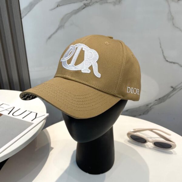 réplica,joyas,joyería,1:1,replica,fake,lujo,barato La nueva gorra de béisbol bordada con volumen de Dior Dior