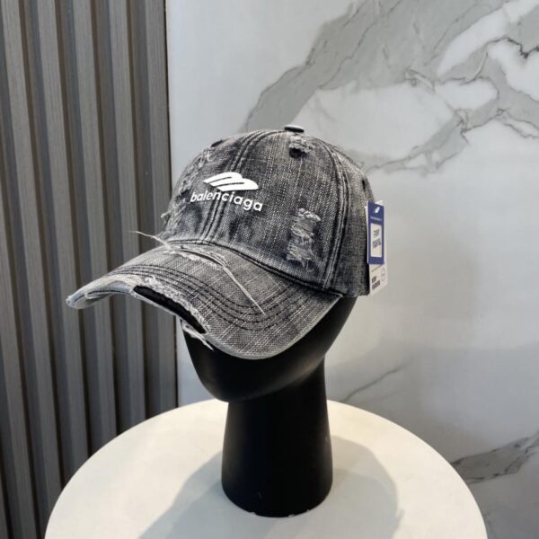 réplica,joyas,joyería,1:1,replica,fake,lujo,barato BALENCIAGA nueva gorra de béisbol con gorra de pato lavada con agujeros desgastados de estilo coreano