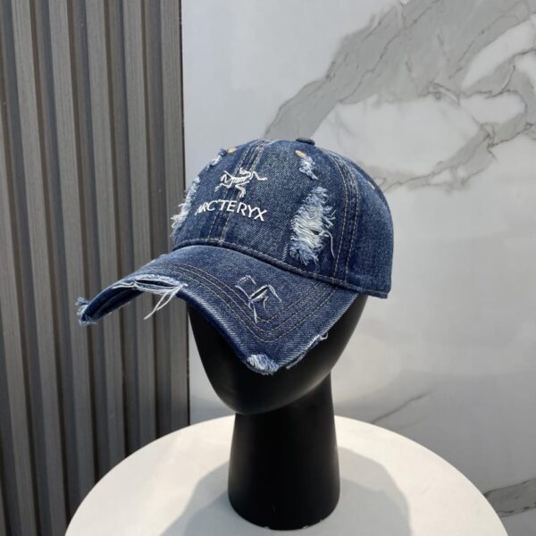 réplica,joyas,joyería,1:1,replica,fake,lujo,barato Nueva gorra de béisbol con agujeros desgastados de Arc’teryx
