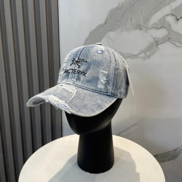 réplica,joyas,joyería,1:1,replica,fake,lujo,barato Nueva gorra de béisbol con agujeros desgastados de Arc’teryx