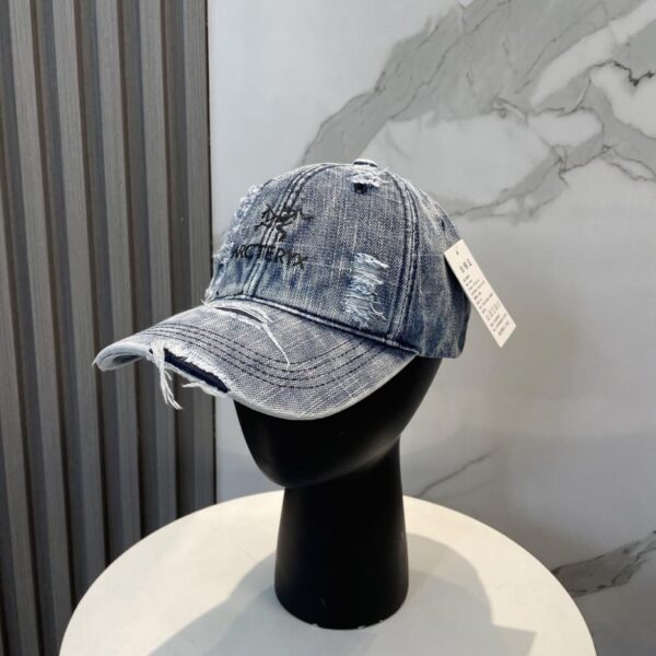 réplica,joyas,joyería,1:1,replica,fake,lujo,barato Nueva gorra de béisbol con agujeros desgastados de Arc’teryx