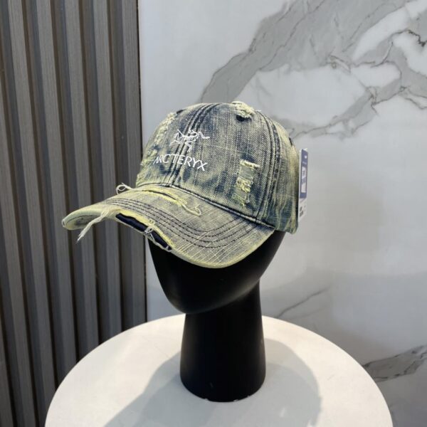 réplica,joyas,joyería,1:1,replica,fake,lujo,barato Nueva gorra de béisbol con agujeros desgastados de Arc’teryx