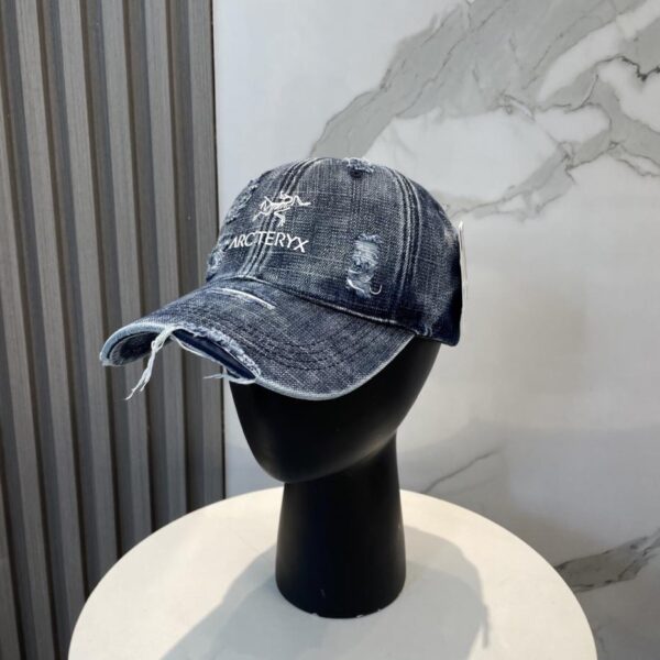 réplica,joyas,joyería,1:1,replica,fake,lujo,barato Nueva gorra de béisbol con agujeros desgastados de Arc’teryx