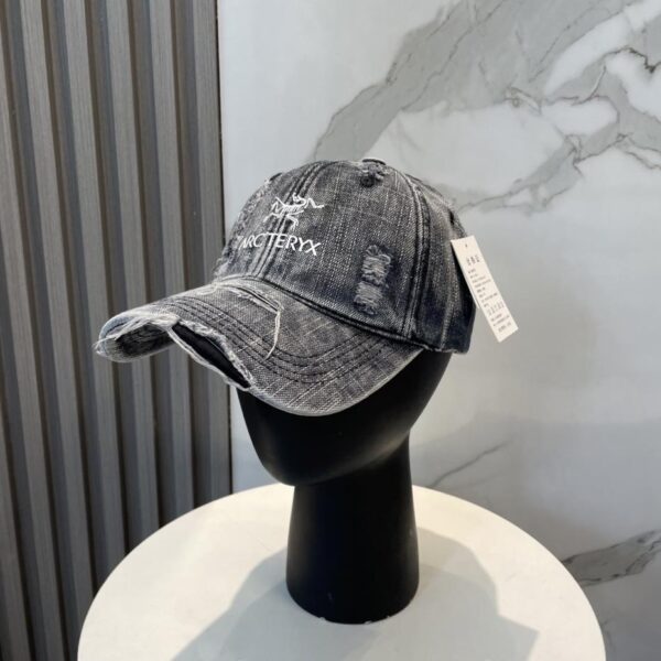 réplica,joyas,joyería,1:1,replica,fake,lujo,barato Nueva gorra de béisbol con agujeros desgastados de Arc’teryx