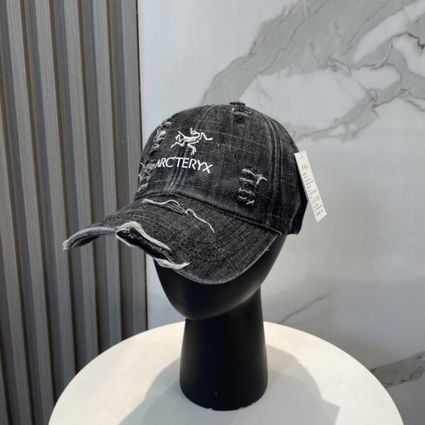 réplica,joyas,joyería,1:1,replica,fake,lujo,barato Nueva gorra de béisbol con agujeros desgastados de Arc’teryx