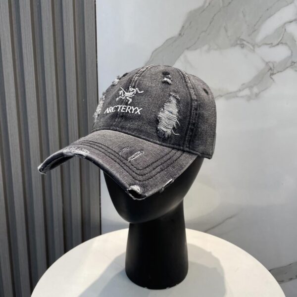 réplica,joyas,joyería,1:1,replica,fake,lujo,barato Nueva gorra de béisbol con agujeros desgastados de Arc’teryx