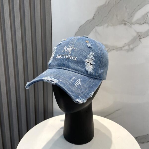 réplica,joyas,joyería,1:1,replica,fake,lujo,barato Nueva gorra de béisbol con agujeros desgastados de Arc’teryx