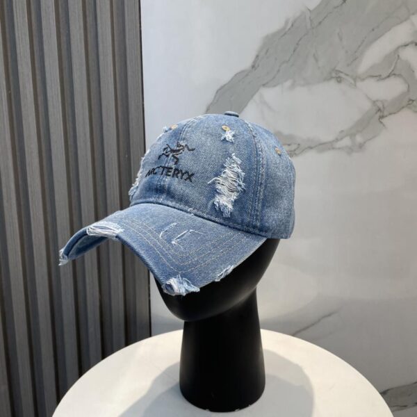 réplica,joyas,joyería,1:1,replica,fake,lujo,barato Nueva gorra de béisbol con agujeros desgastados de Arc’teryx