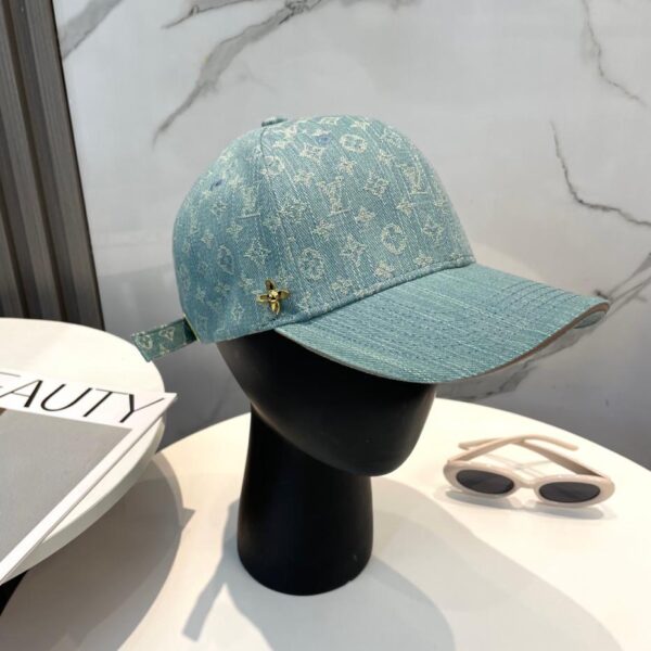 réplica,joyas,joyería,1:1,replica,fake,lujo,barato Gorra de béisbol Louis Vuitton nueva y original.