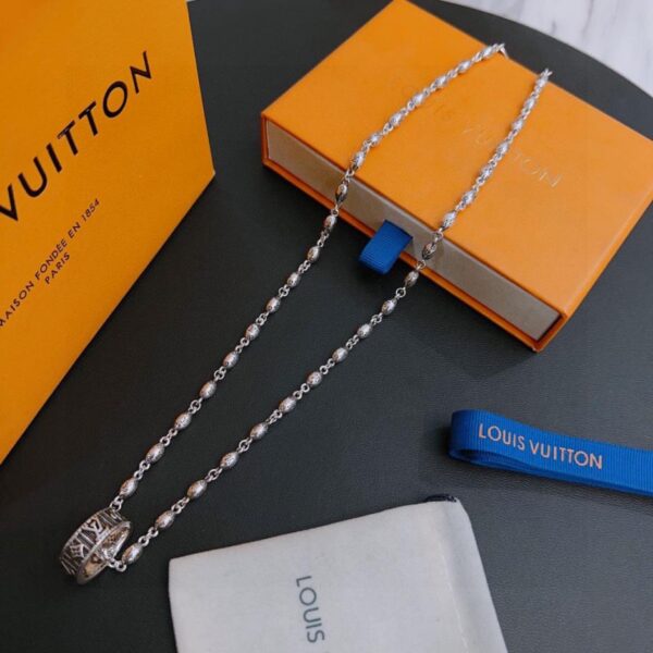 réplica,joyas,joyería,1:1,replica,fake,lujo,barato Collar Louis Vuitton RW original de mostrador, nuevo modelo retro para pareja, estilo rock punk, plata tailandesa (1PIFC)