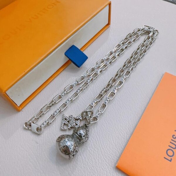réplica,joyas,joyería,1:1,replica,fake,lujo,barato Collar Louis Vuitton RW original de estilo nuevo, estilo retro para parejas, estilo rock punk, estilo tailandés en plata (KHUW0)