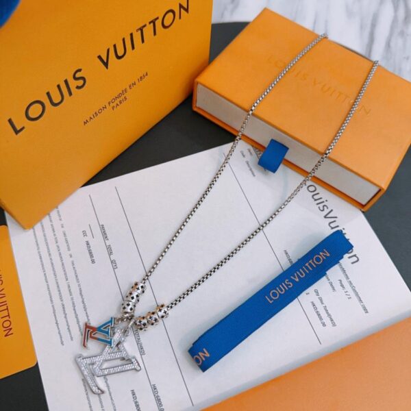 réplica,joyas,joyería,1:1,replica,fake,lujo,barato Collar Louis Vuitton RW original de estilo nuevo, estilo retro para parejas, estilo rock punk, plata tailandesa (DENR4)