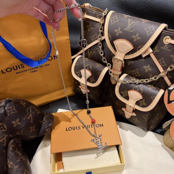réplica,joyas,joyería,1:1,replica,fake,lujo,barato Collar Louis Vuitton con flor tallada a mano, sincrónico y con letras y flores incrustadas a mano (DPNTE)