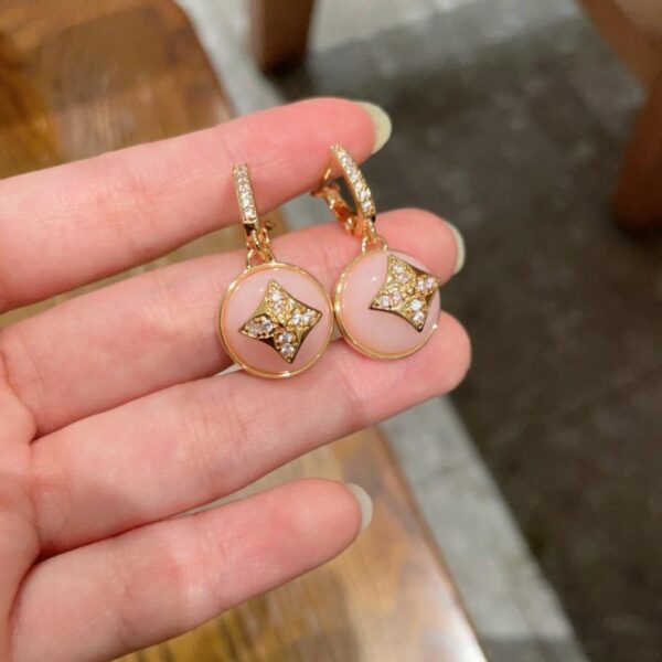 réplica,joyas,joyería,1:1,replica,fake,lujo,barato Pendientes Louis Vuitton nuevos, pendientes clásicos de flores antiguas (P8K7V)