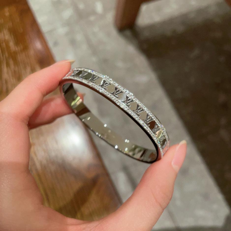 réplica,joyas,joyería,1:1,replica,fake,lujo,barato réplica,joyas,joyería,1:1,replica,fake,lujo,barato Pulsera hueca con letras LV, nuevo producto (5CKBD)