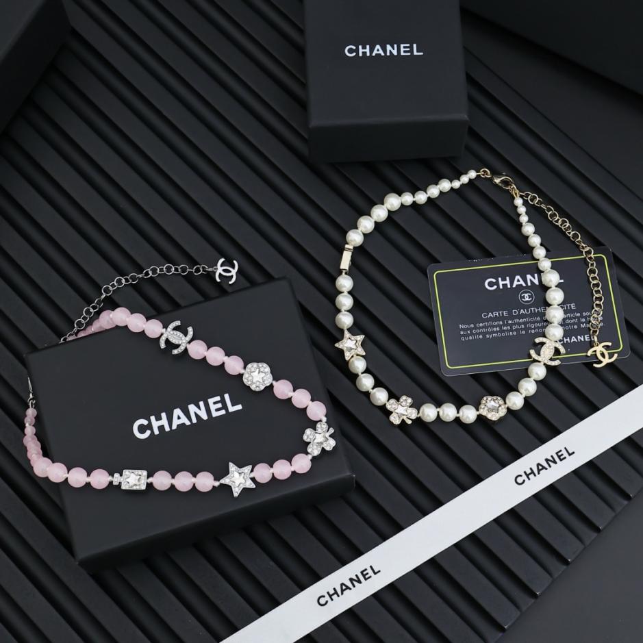 réplica,joyas,joyería,1:1,replica,fake,lujo,barato réplica,joyas,joyería,1:1,replica,fake,lujo,barato Collar de perlas Chanel de 25 peniques con trébol de cuatro hojas, estrella, frasco de perfume, doble C y otros elementos (M0AKS)