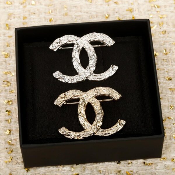 réplica,joyas,joyería,1:1,replica,fake,lujo,barato ¡Oro claro y plata! Broche con doble C grabada de Chanel (PRQ1X)