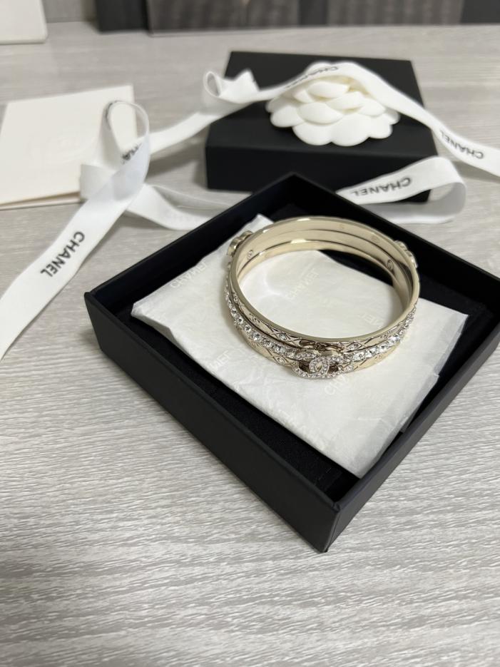 réplica,joyas,joyería,1:1,replica,fake,lujo,barato réplica,joyas,joyería,1:1,replica,fake,lujo,barato Nuevo conjunto de tres pulseras tres en uno Chanel de 25 peniques (HJDU5)