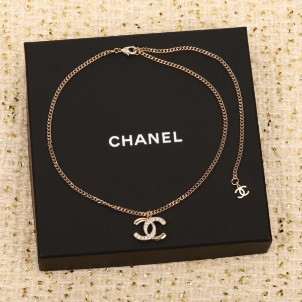 réplica,joyas,joyería,1:1,replica,fake,lujo,barato Los pendientes Chanel 24C son muy elegantes: doble C + ágata + perla (7H5S5)