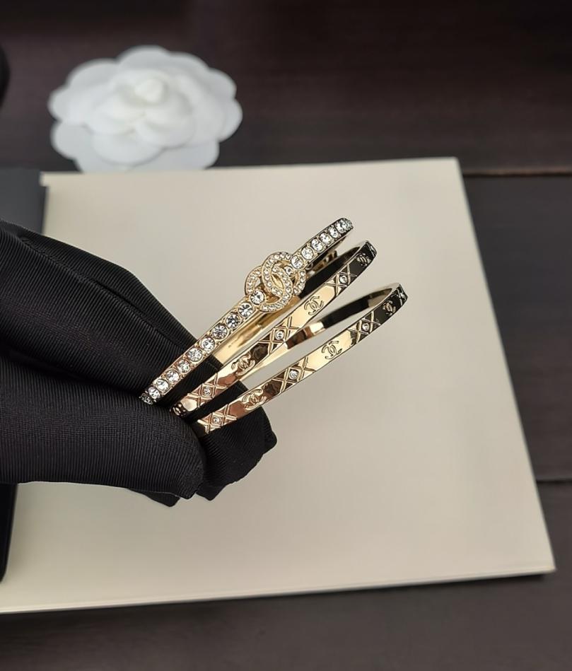 réplica,joyas,joyería,1:1,replica,fake,lujo,barato réplica,joyas,joyería,1:1,replica,fake,lujo,barato Conjunto de tres pulseras CC en oro claro de Chanel, de latón ZP (X9OZM)