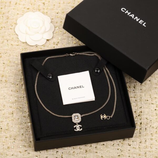 réplica,joyas,joyería,1:1,replica,fake,lujo,barato Pendientes Chanel con colgante de corazón de plata en forma de C (5XRI5)