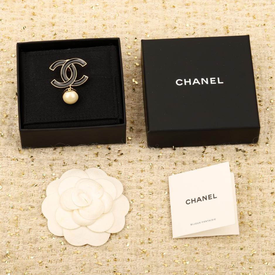 réplica,joyas,joyería,1:1,replica,fake,lujo,barato réplica,joyas,joyería,1:1,replica,fake,lujo,barato Broche de perla de esmalte negro Chanel 24s (VLTG8)