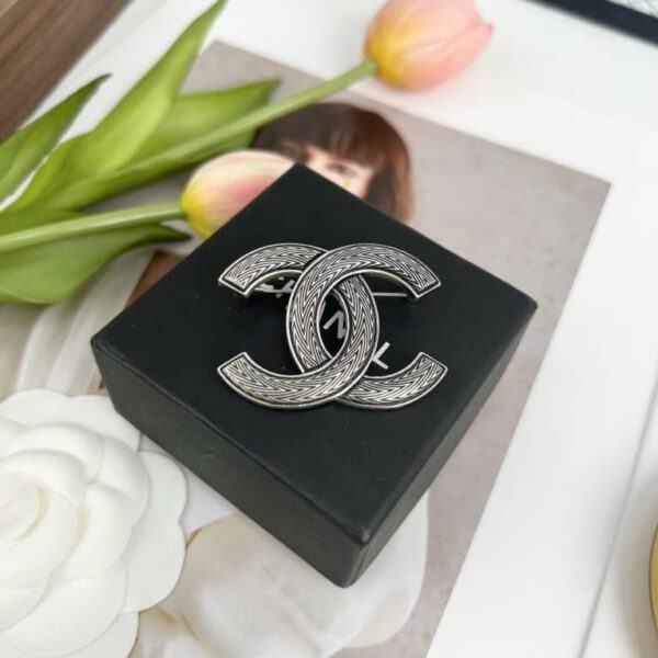 réplica,joyas,joyería,1:1,replica,fake,lujo,barato Broche clásico de doble C de plata antigua de Chanel (9DX4Z)