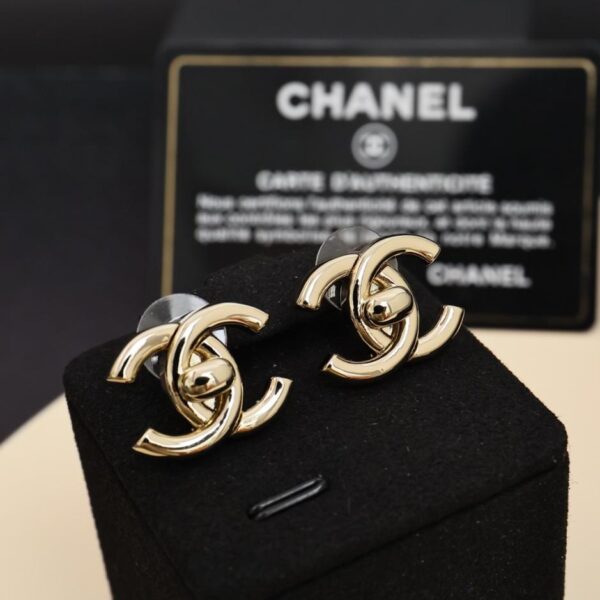 réplica,joyas,joyería,1:1,replica,fake,lujo,barato Pendientes Chanel 25A con hebilla de mochila clásica y doble C (NLGYT)