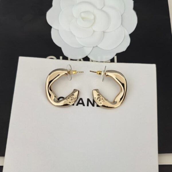 réplica,joyas,joyería,1:1,replica,fake,lujo,barato Los últimos pendientes de oro claro de Chanel están hechos de latón (2LVBD)