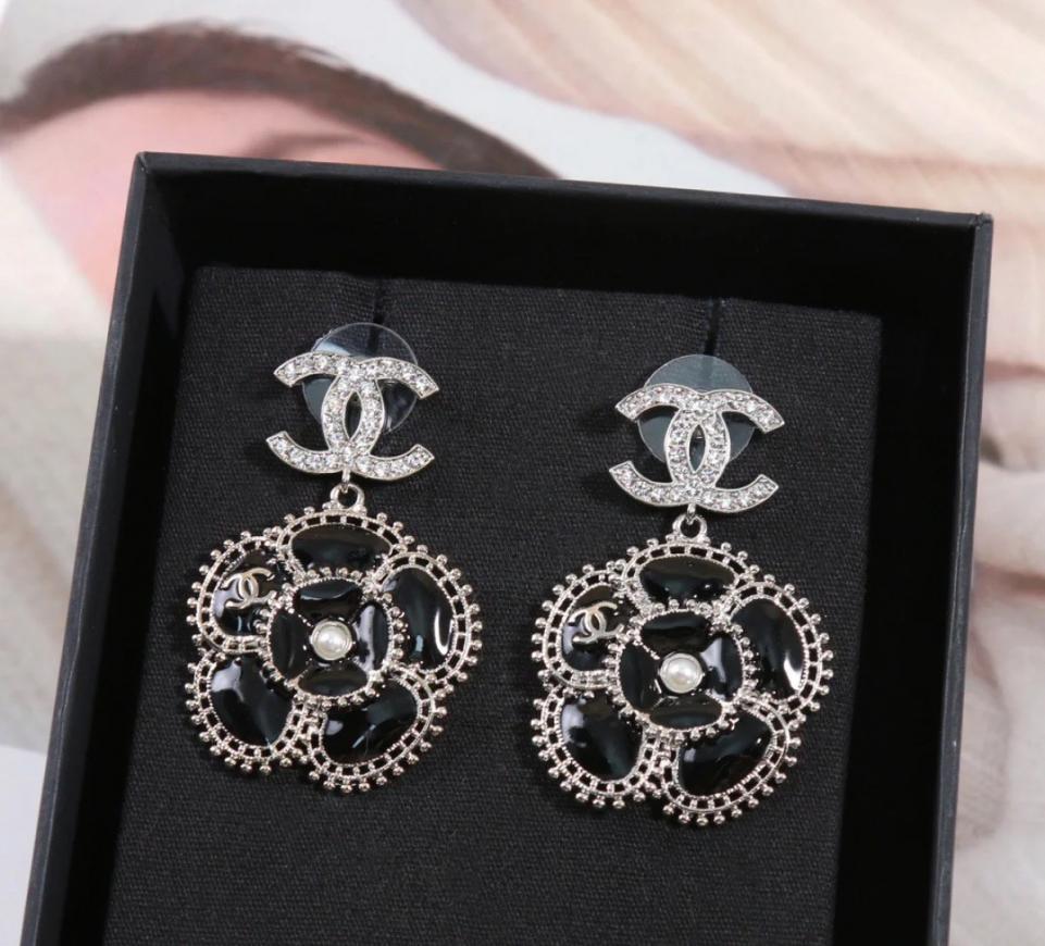 réplica,joyas,joyería,1:1,replica,fake,lujo,barato réplica,joyas,joyería,1:1,replica,fake,lujo,barato Pendientes Chanel Camellia de esmalte negro (JG3A9)