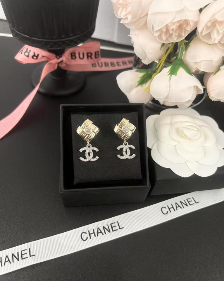 réplica,joyas,joyería,1:1,replica,fake,lujo,barato réplica,joyas,joyería,1:1,replica,fake,lujo,barato Pendientes colgantes de diamantes con doble C y nudo en bloques de color de Chanel (2HV9X)