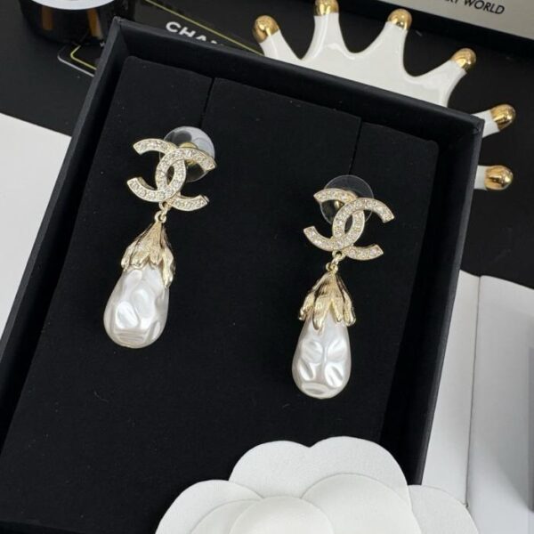 réplica,joyas,joyería,1:1,replica,fake,lujo,barato Pendientes Chanel con colgante de perla y letras de diamantes de imitación en oro y plata (62ZC4)