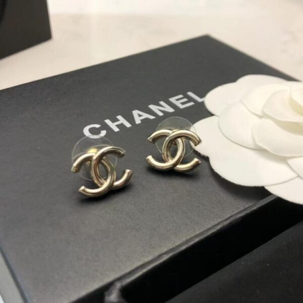 réplica,joyas,joyería,1:1,replica,fake,lujo,barato Novedades de Chanel: Nuevos pendientes disponibles en las tiendas Chanel. Doble C clásica (E507D).