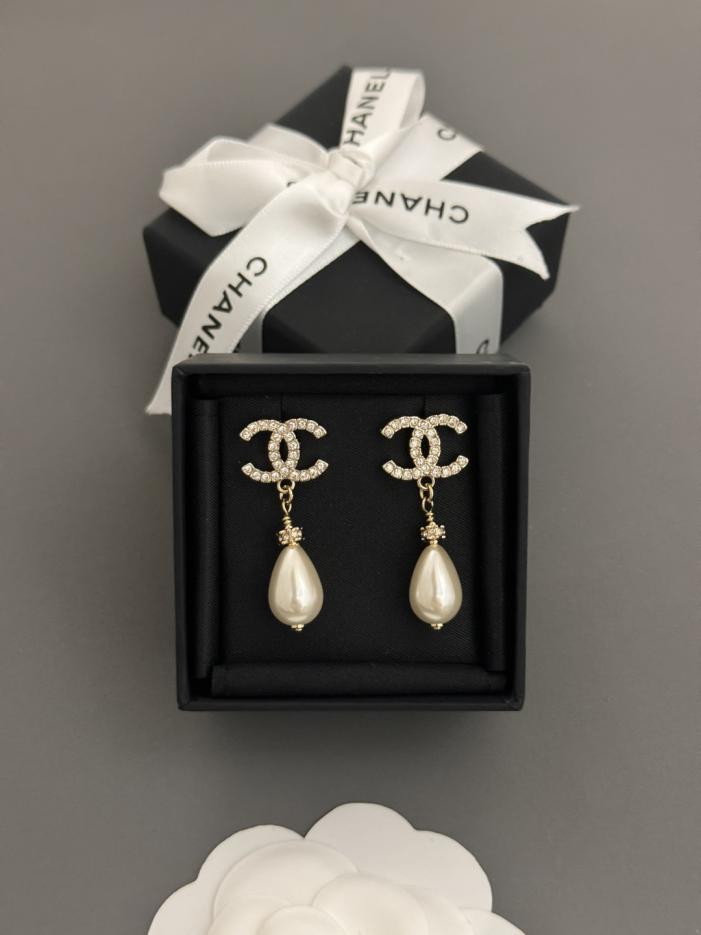 réplica,joyas,joyería,1:1,replica,fake,lujo,barato réplica,joyas,joyería,1:1,replica,fake,lujo,barato Los últimos pendientes de perlas con forma de gota de agua CC de Chanel están hechos de latón ZP (588MK)