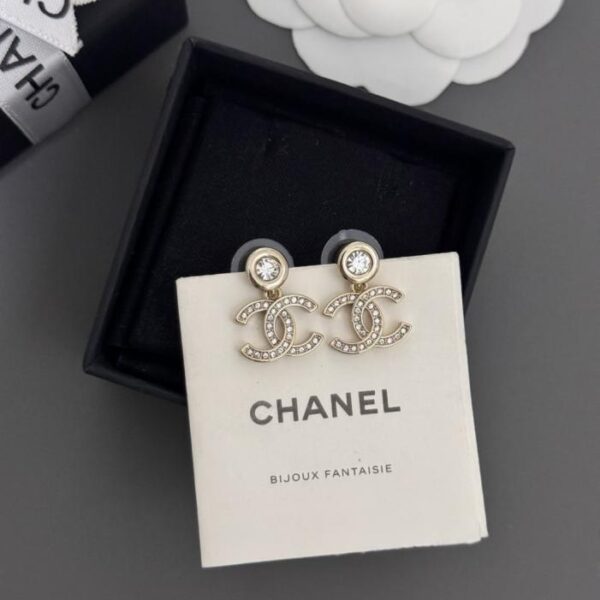 réplica,joyas,joyería,1:1,replica,fake,lujo,barato Los últimos pendientes de diamantes redondos CC de Chanel están fabricados en latón ZP (3HZ5Y).