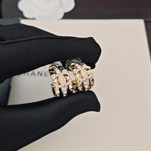 réplica,joyas,joyería,1:1,replica,fake,lujo,barato Los últimos pendientes de diamantes a cuadros de Chanel están hechos del mismo material de latón ZP (4WF5S)