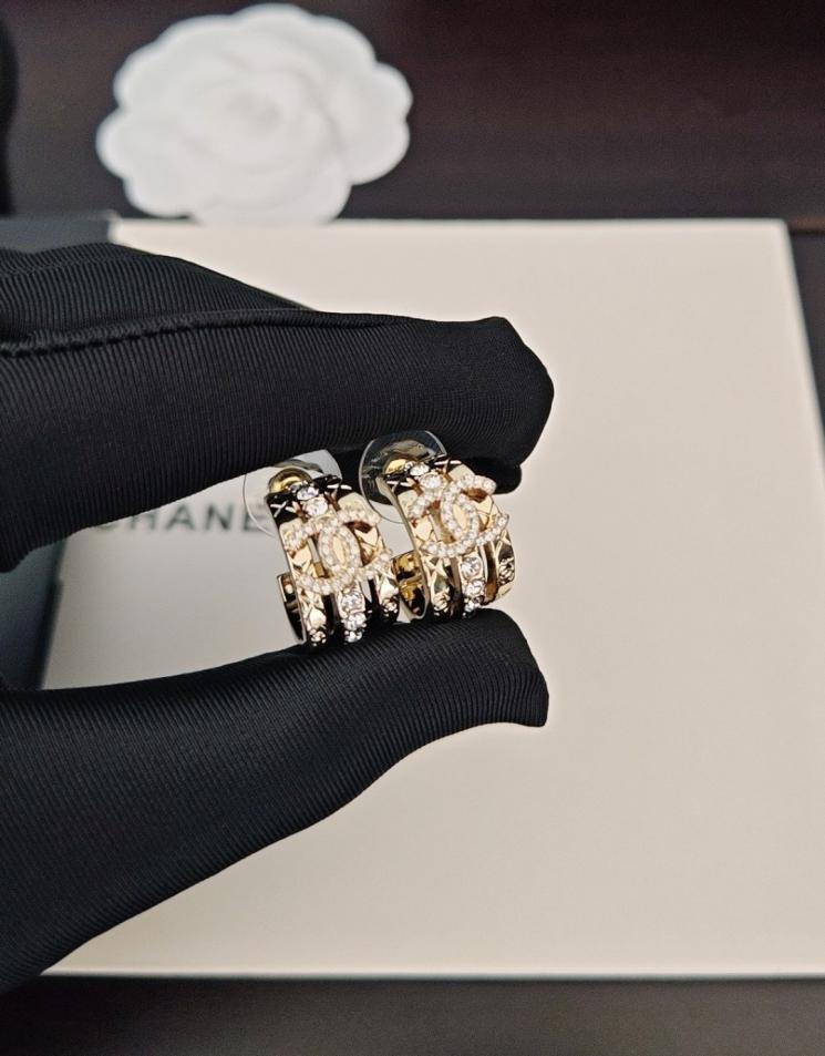 réplica,joyas,joyería,1:1,replica,fake,lujo,barato réplica,joyas,joyería,1:1,replica,fake,lujo,barato Los últimos pendientes de diamantes a cuadros de Chanel están hechos del mismo material de latón ZP (4WF5S)