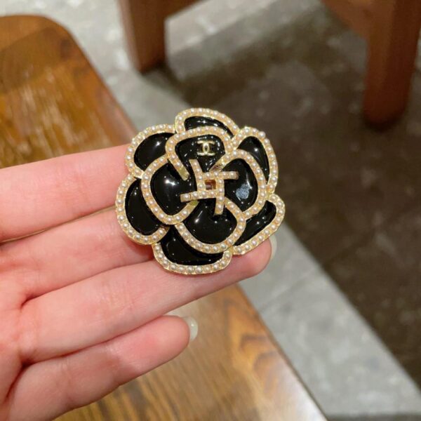 réplica,joyas,joyería,1:1,replica,fake,lujo,barato Nuevos modelos de CHANEL sincronizados con el nuevo broche Chanel (YMFE8)