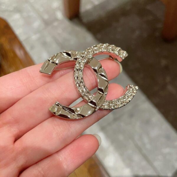 réplica,joyas,joyería,1:1,replica,fake,lujo,barato Nuevos modelos de CHANEL sincronizados con el nuevo broche Chanel (YRTBU)