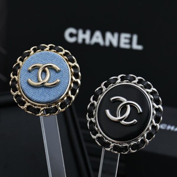 réplica,joyas,joyería,1:1,replica,fake,lujo,barato Broche ovalado de cuero Chanel de 25 peniques (NKMEG)