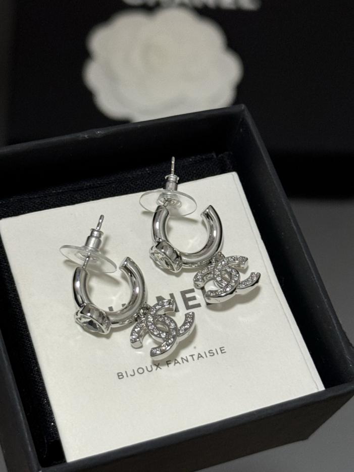 réplica,joyas,joyería,1:1,replica,fake,lujo,barato réplica,joyas,joyería,1:1,replica,fake,lujo,barato Los últimos pendientes de corazón de platino de Chanel están hechos de latón ZP (GM35N)